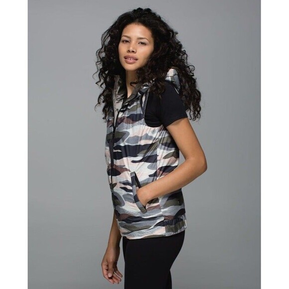 Lululemon Size Small The Fluffiest Reversible Vest - Picture 2 of 8